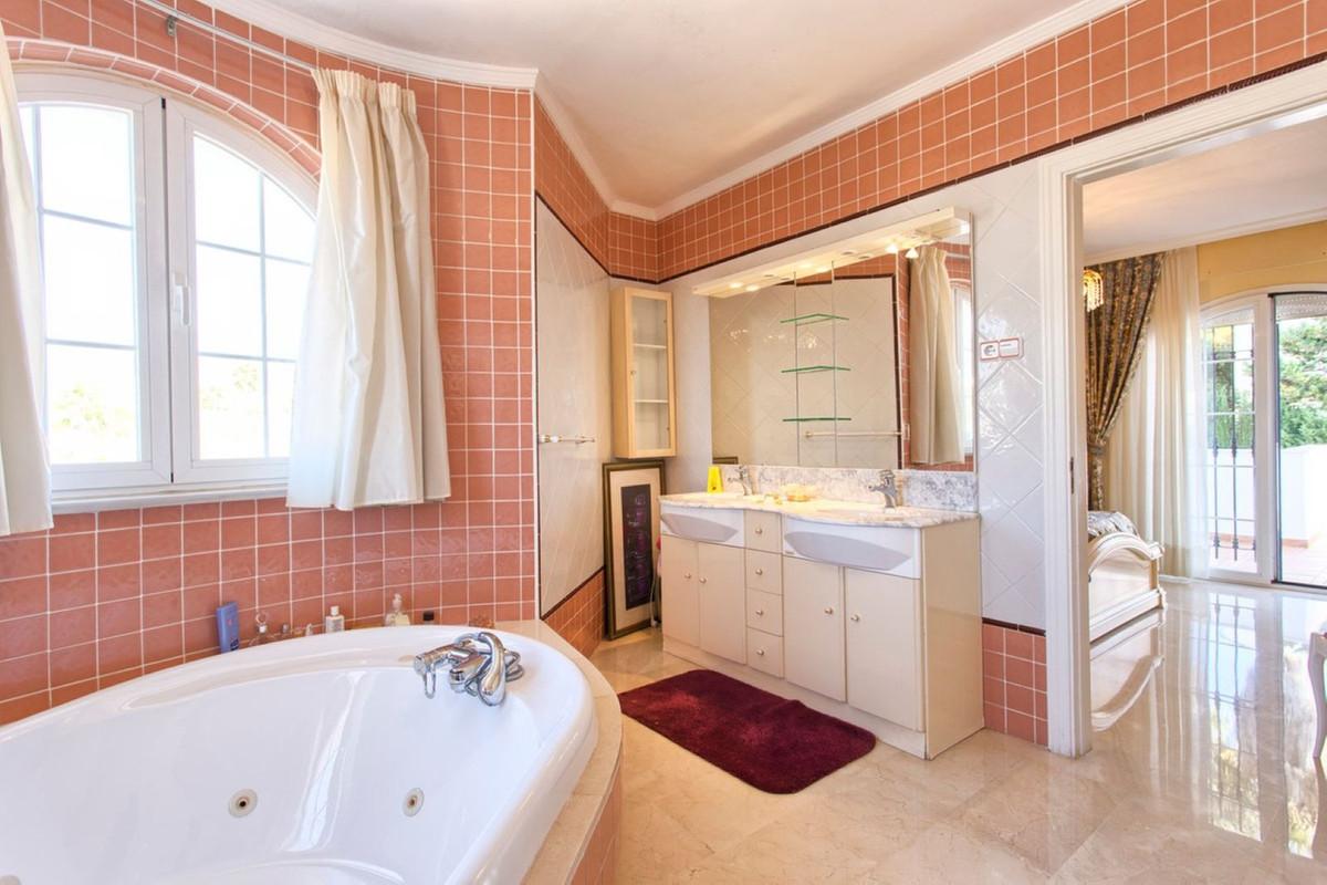 Villa for Sale in Benalmádena