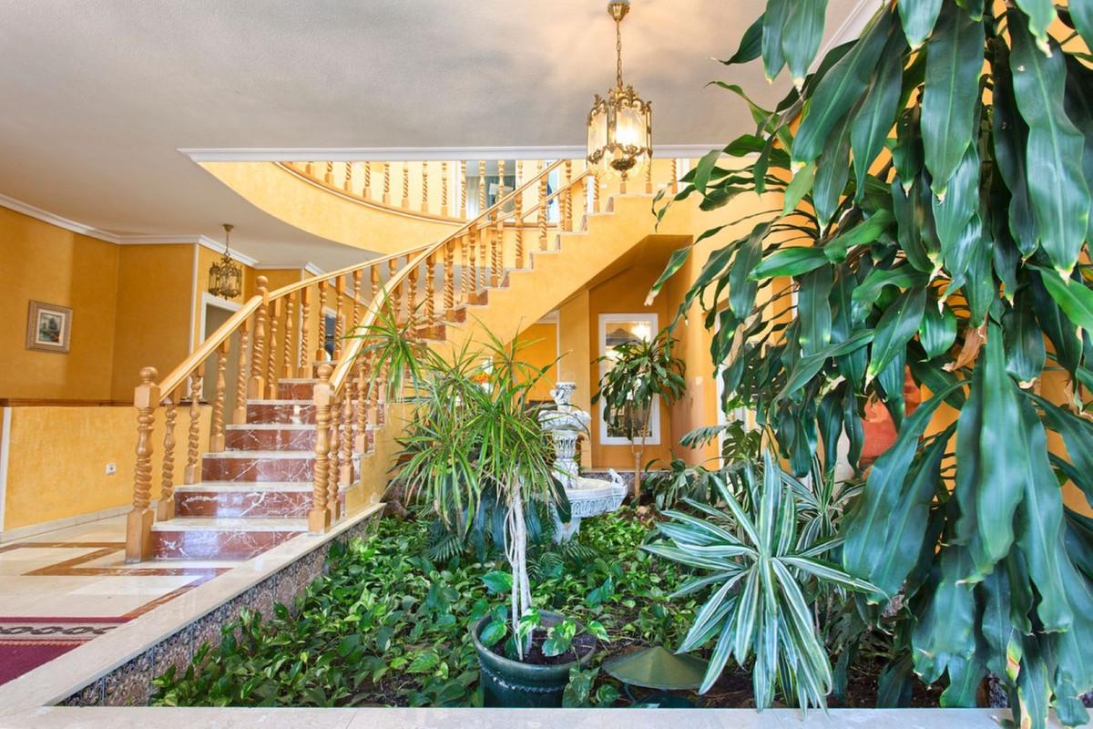 Villa for Sale in Benalmádena