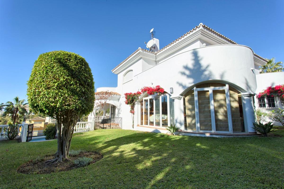 Villa for Sale in Benalmádena