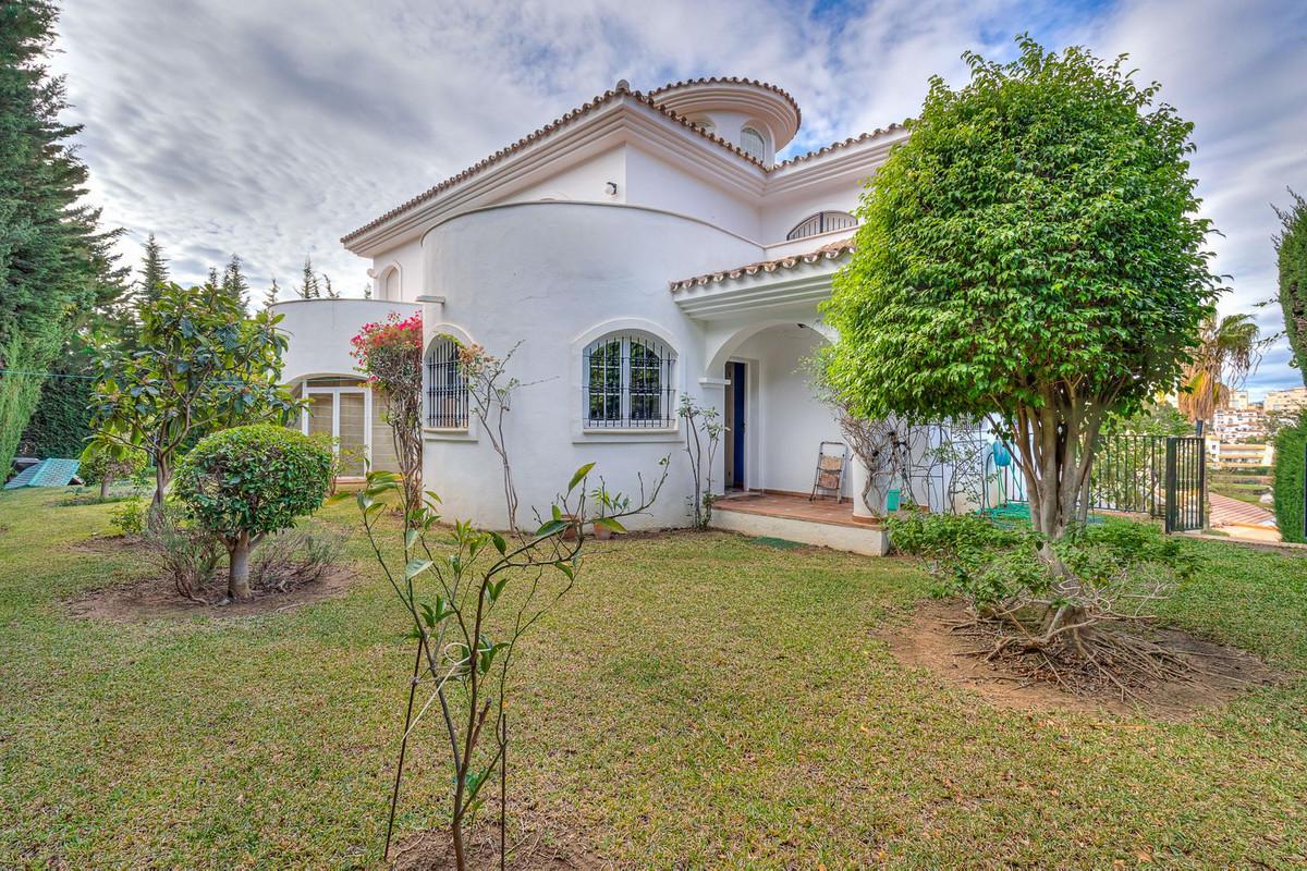 Villa for Sale in Benalmádena