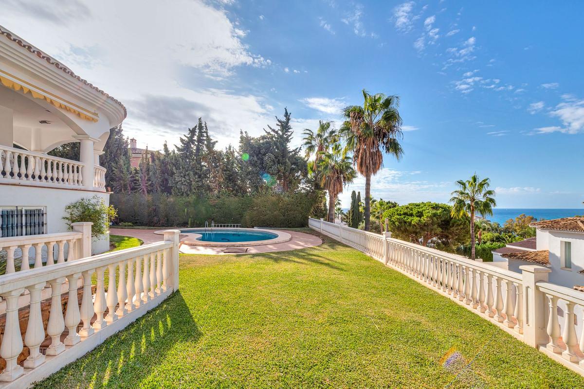 Villa for Sale in Benalmádena