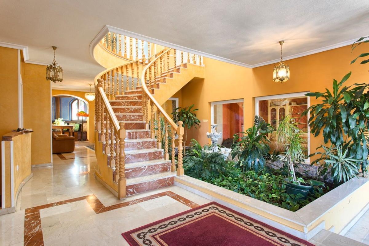 Villa for Sale in Benalmádena
