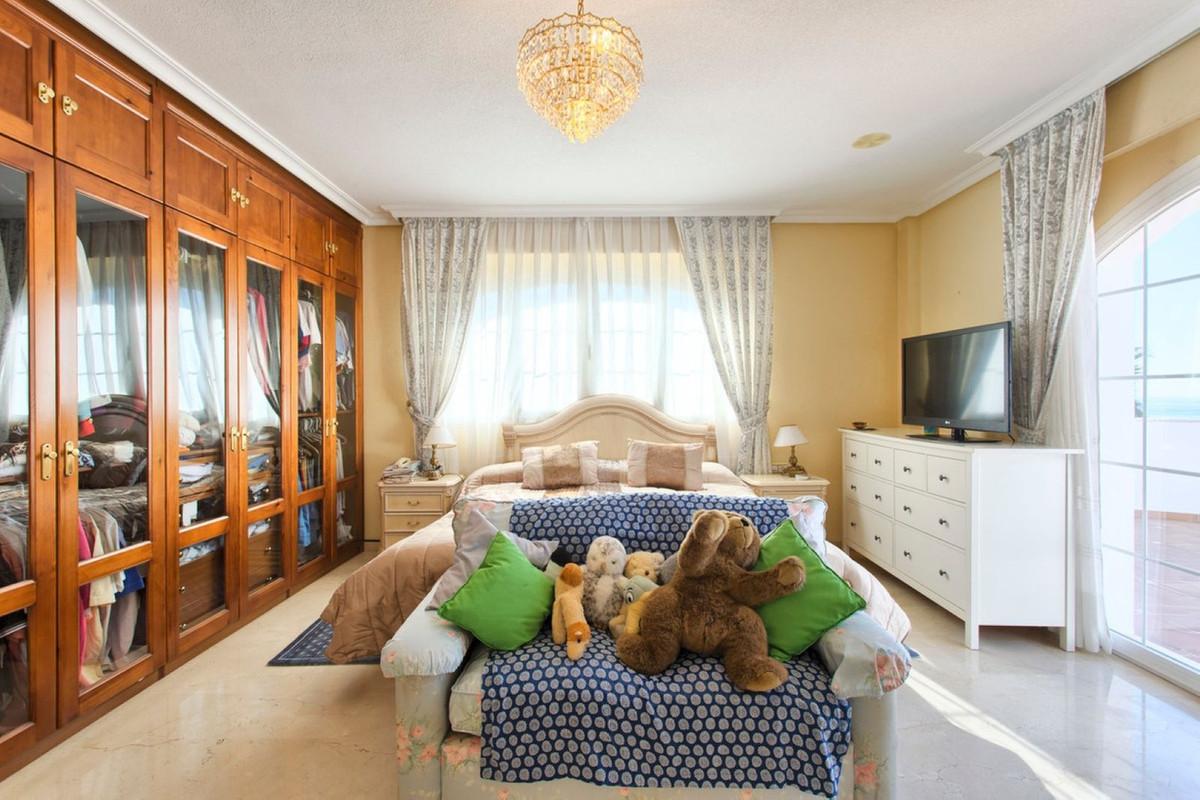 Villa for Sale in Benalmádena