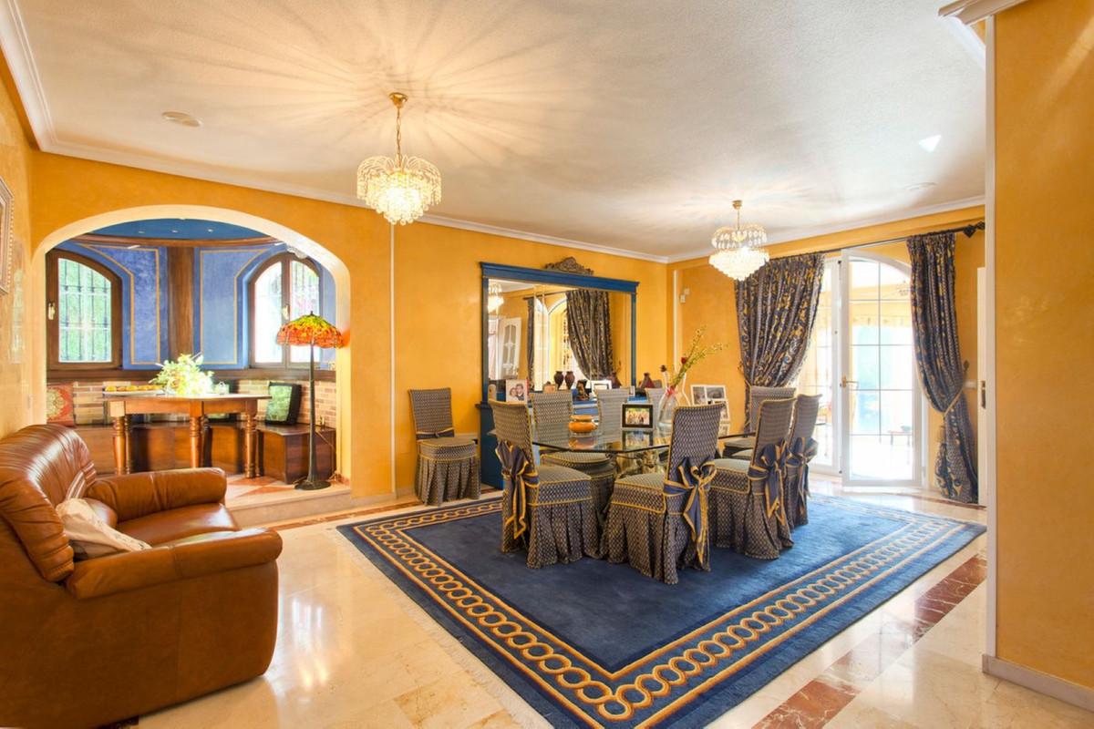 Villa for Sale in Benalmádena