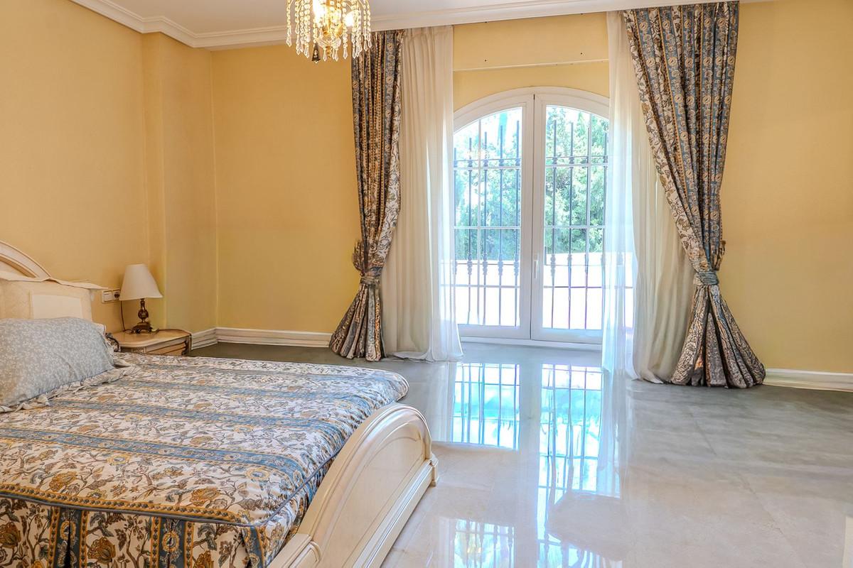Villa for Sale in Benalmádena