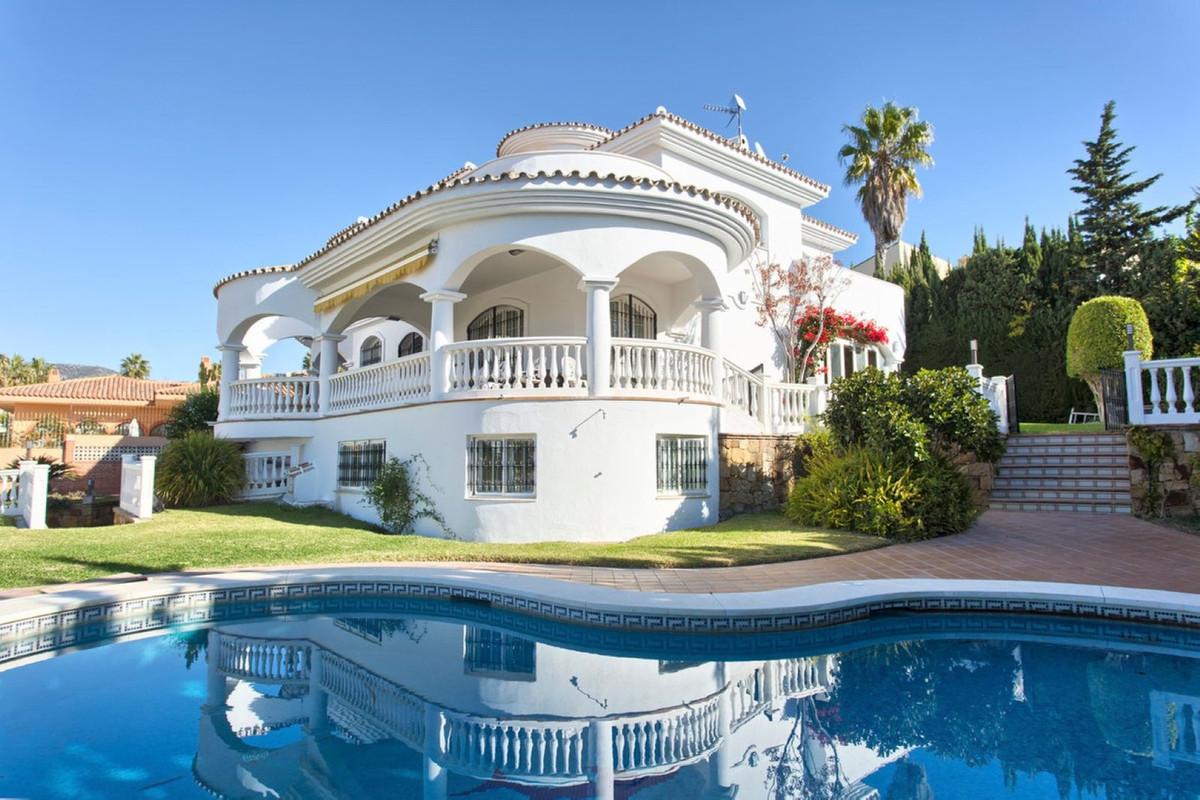 Villa for Sale in Benalmádena