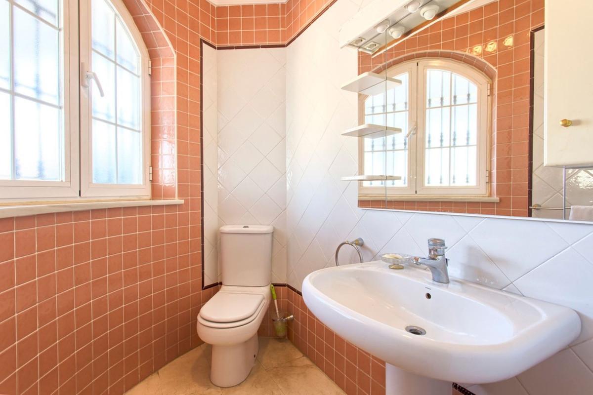 Villa for Sale in Benalmádena