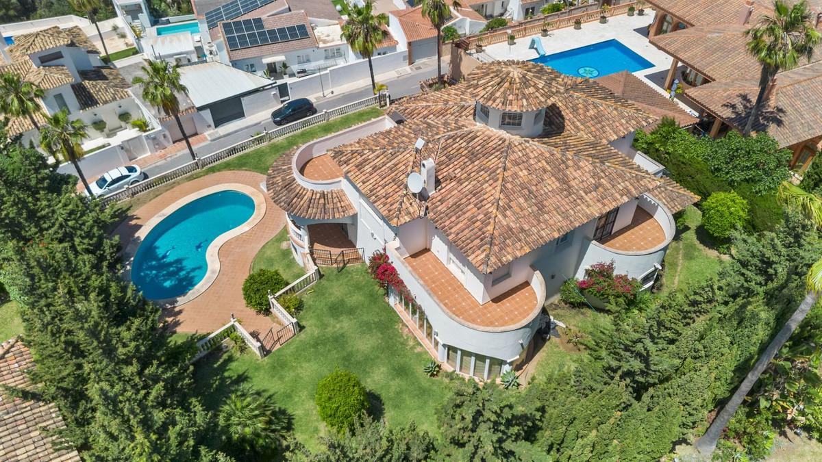 Villa for Sale in Benalmádena