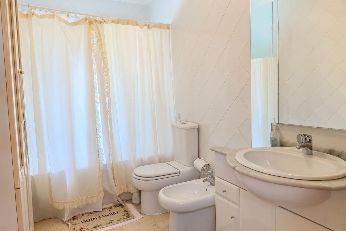 Villa for Sale in Benalmádena