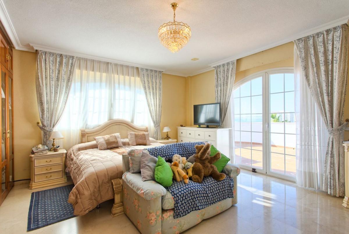 Villa for Sale in Benalmádena