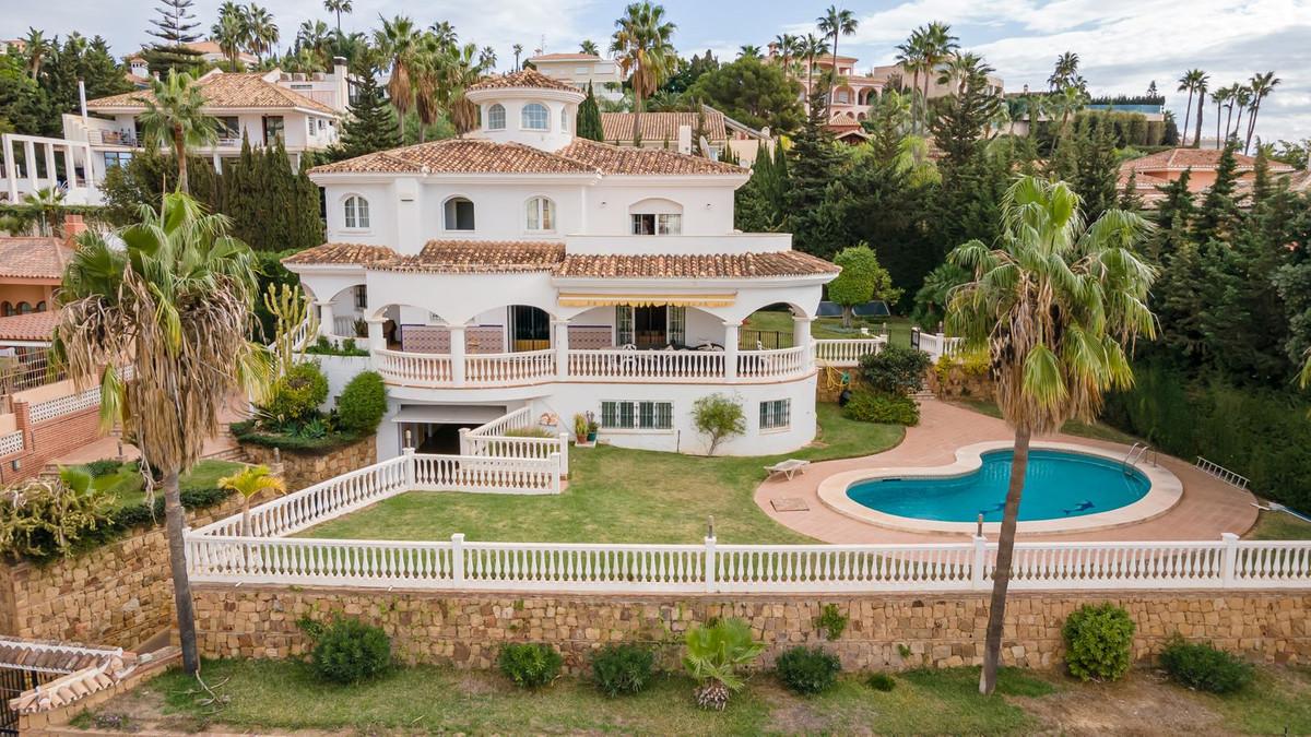 Villa for Sale in Benalmádena
