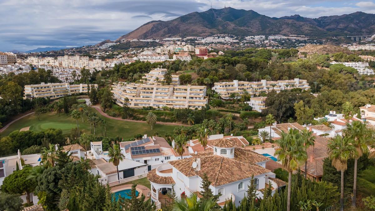 Villa for Sale in Benalmádena