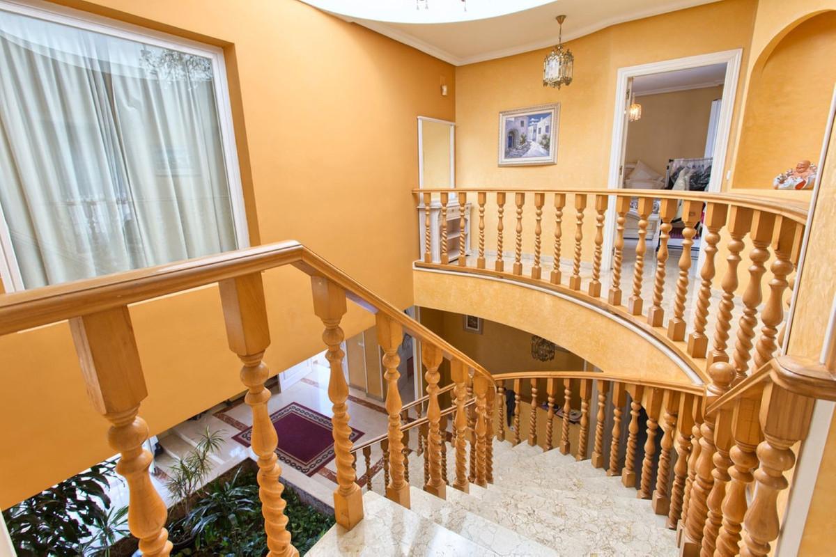 Villa for Sale in Benalmádena