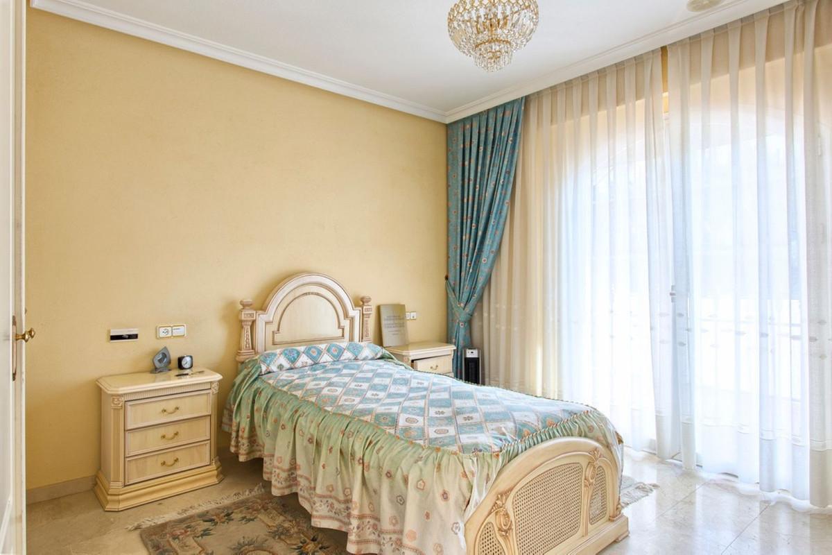 Villa for Sale in Benalmádena
