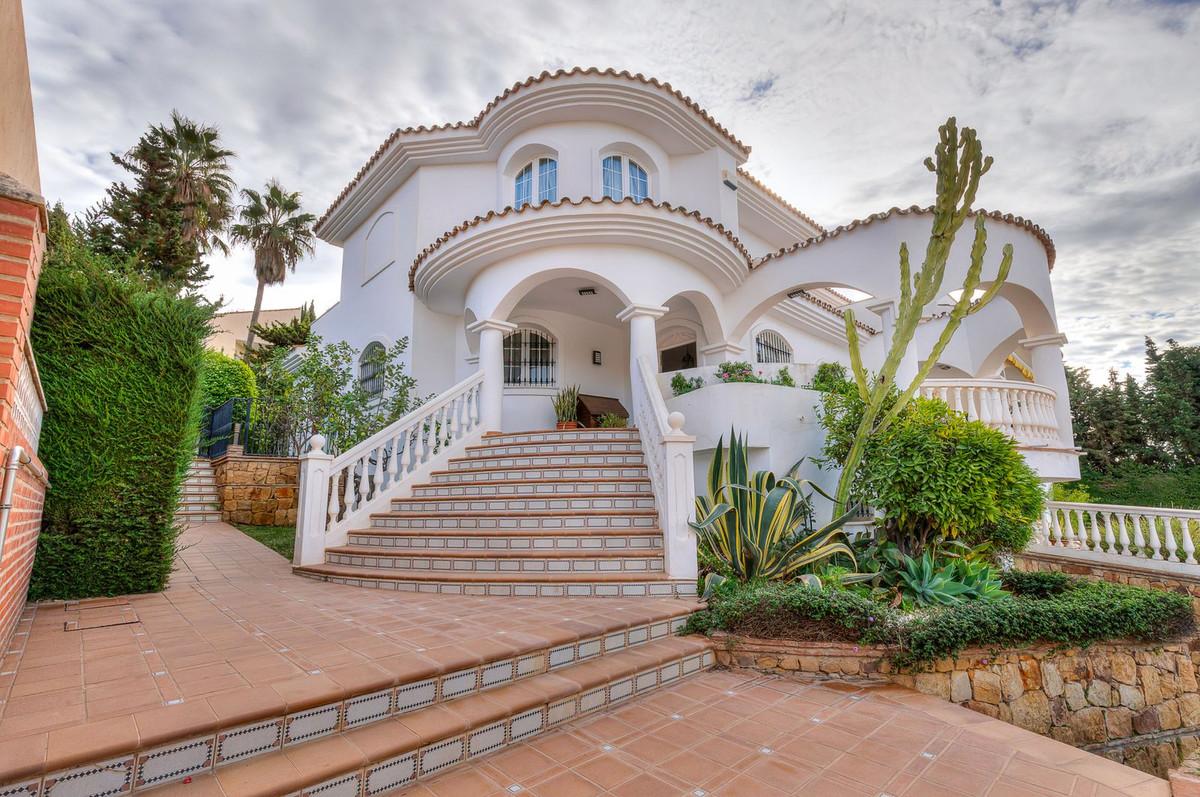 Villa for Sale in Benalmádena