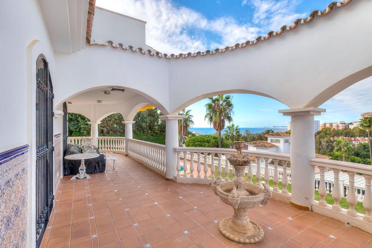 Villa for Sale in Benalmádena
