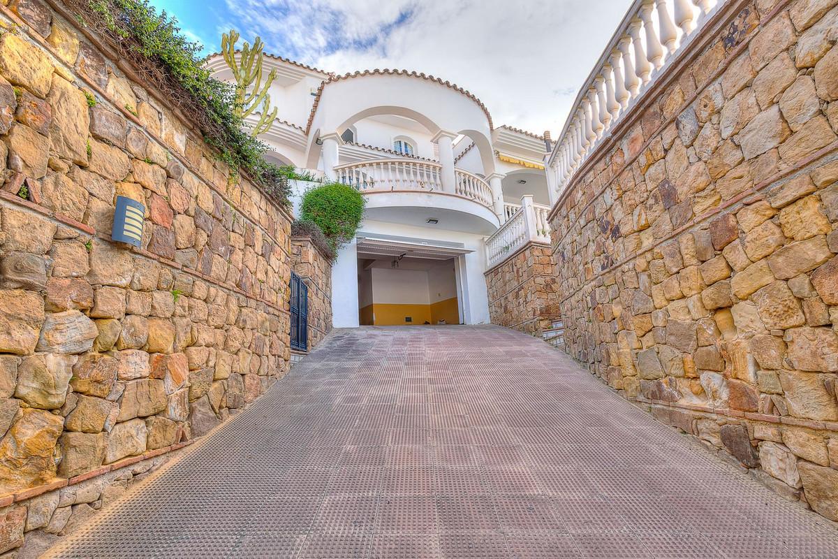 Villa for Sale in Benalmádena