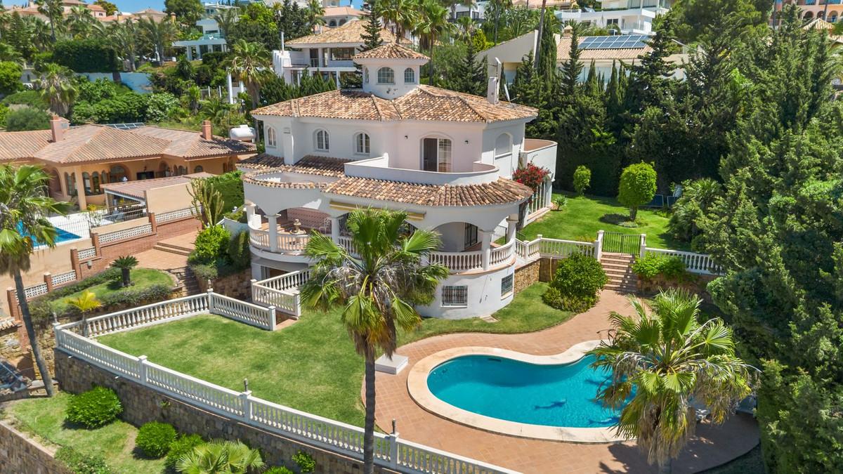 Villa for Sale in Benalmádena