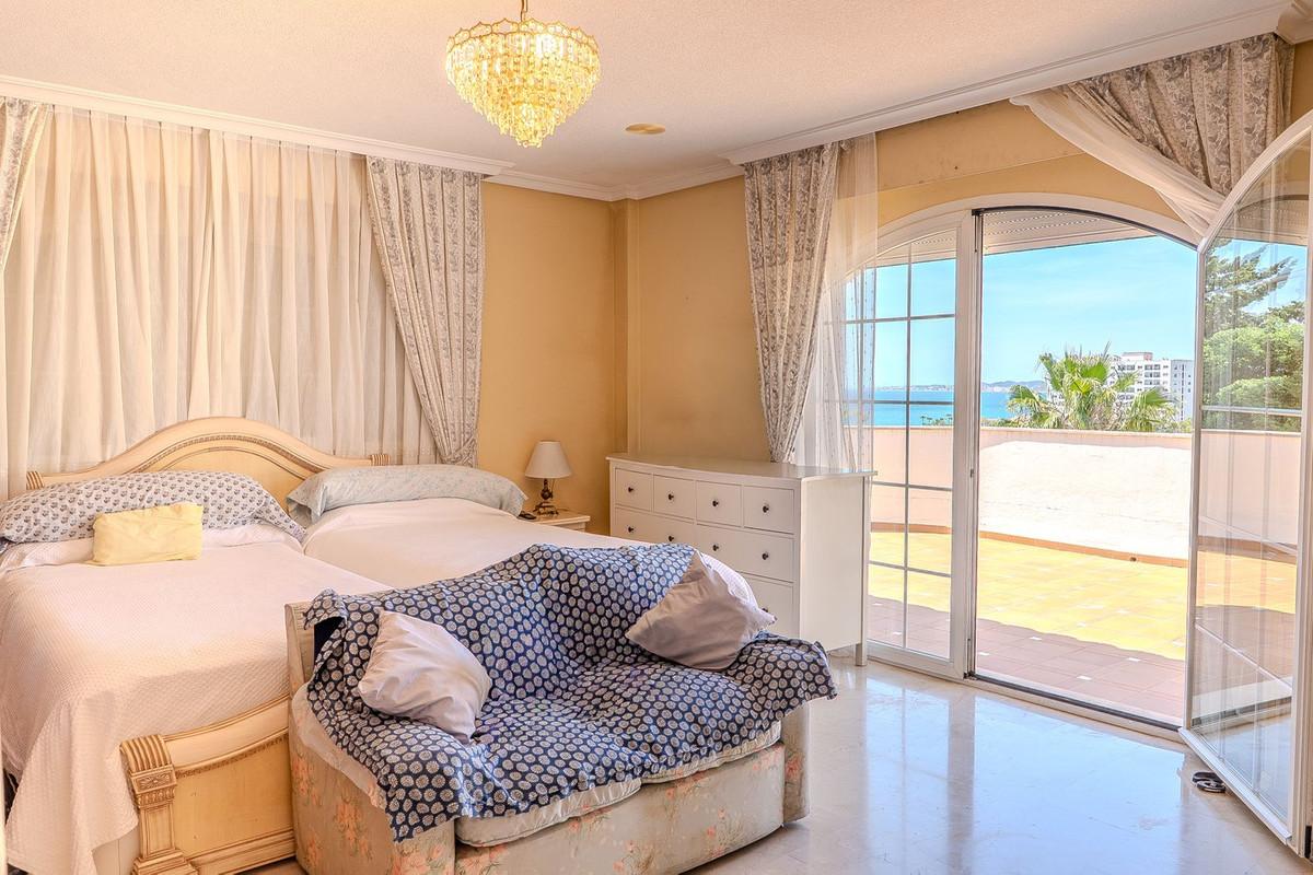 Villa for Sale in Benalmádena
