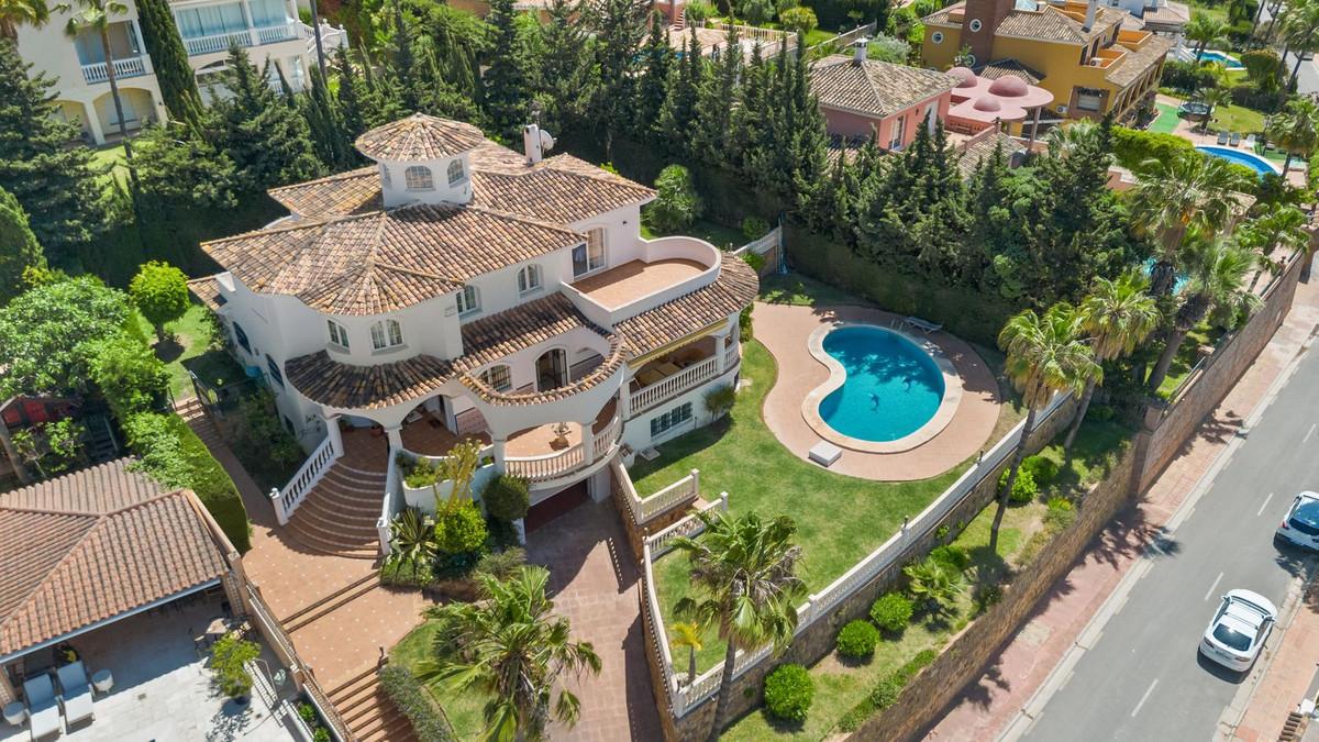 Villa for Sale in Benalmádena