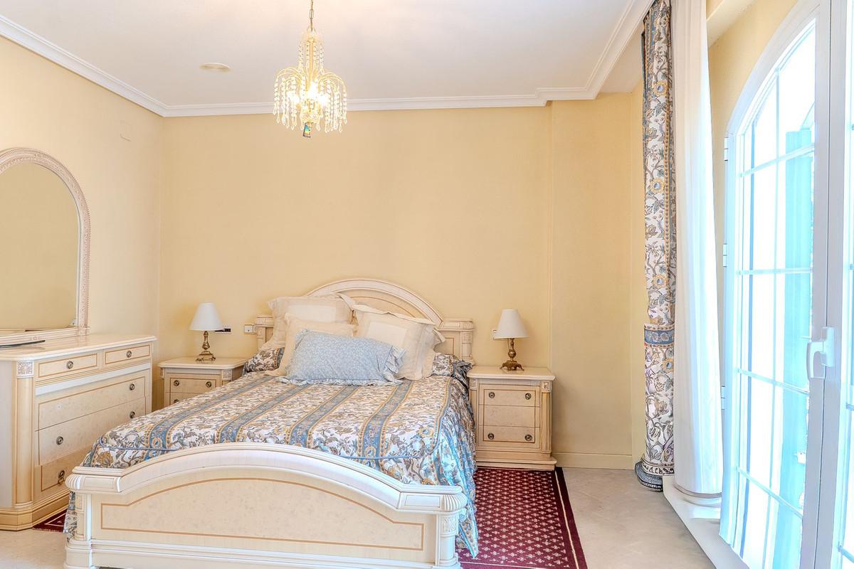 Villa for Sale in Benalmádena