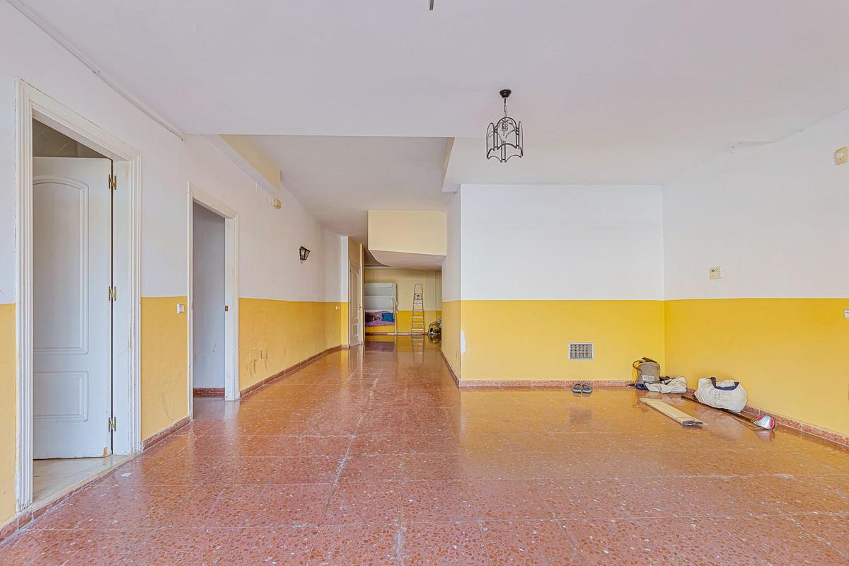 Villa for Sale in Benalmádena