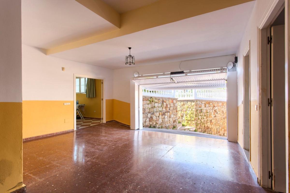 Villa for Sale in Benalmádena