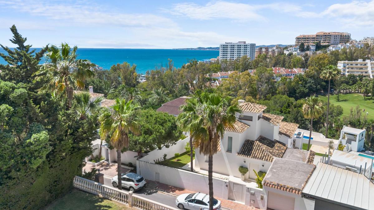 Villa for Sale in Benalmádena