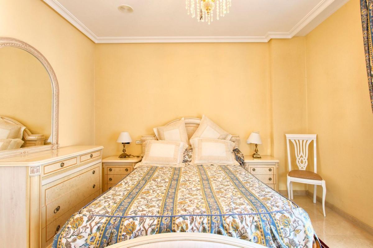 Villa for Sale in Benalmádena