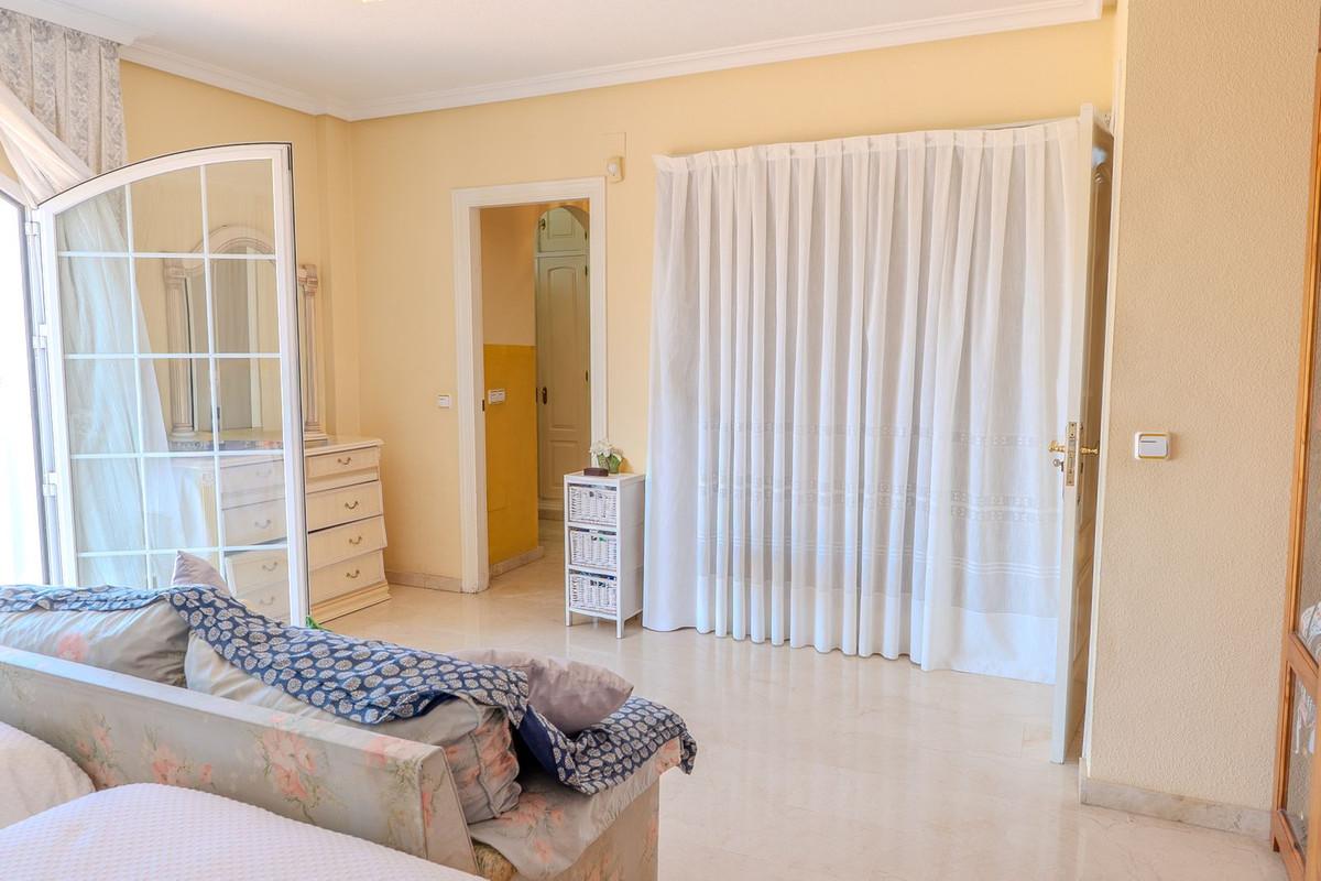 Villa for Sale in Benalmádena
