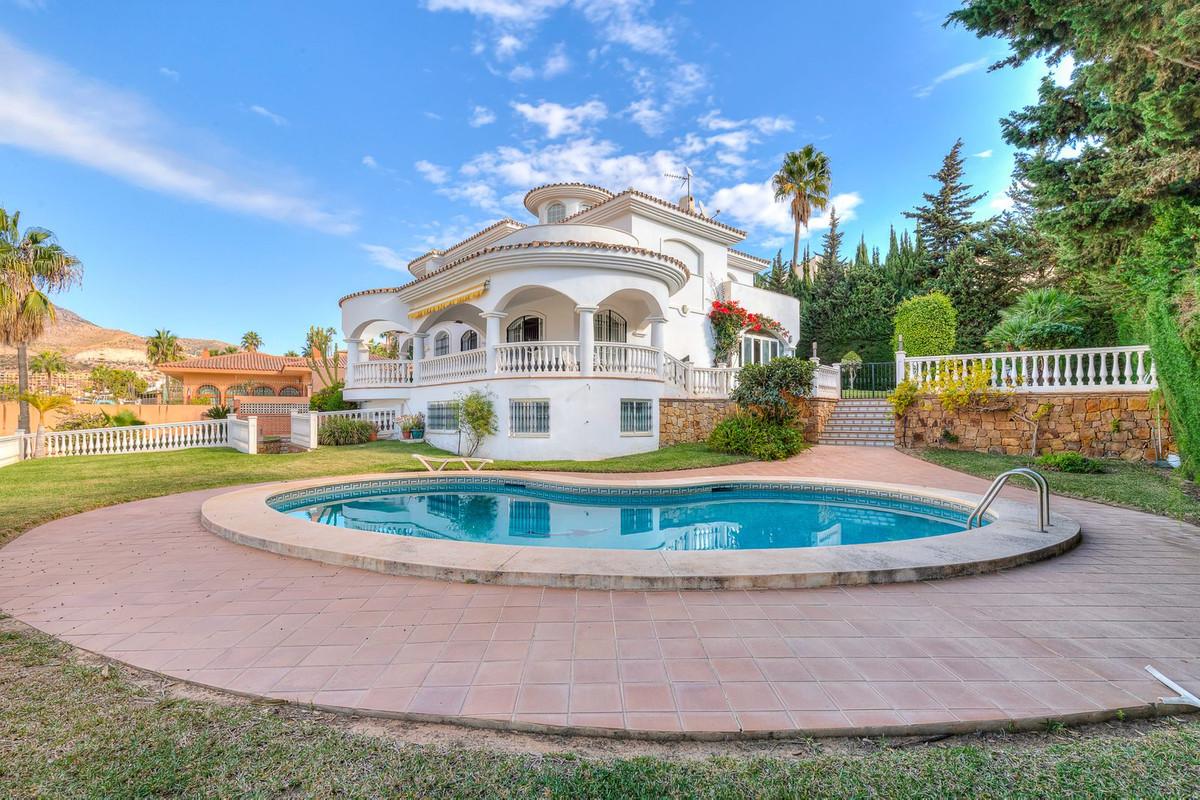 Villa for Sale in Benalmádena
