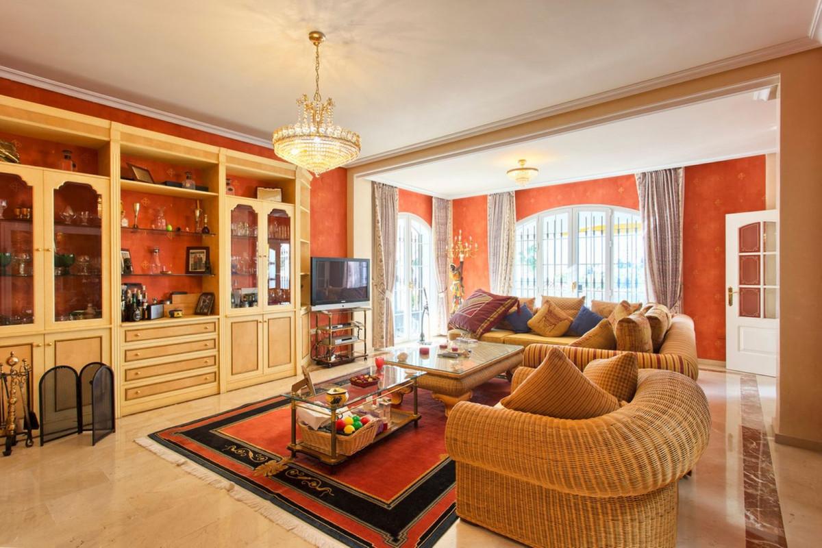 Villa for Sale in Benalmádena