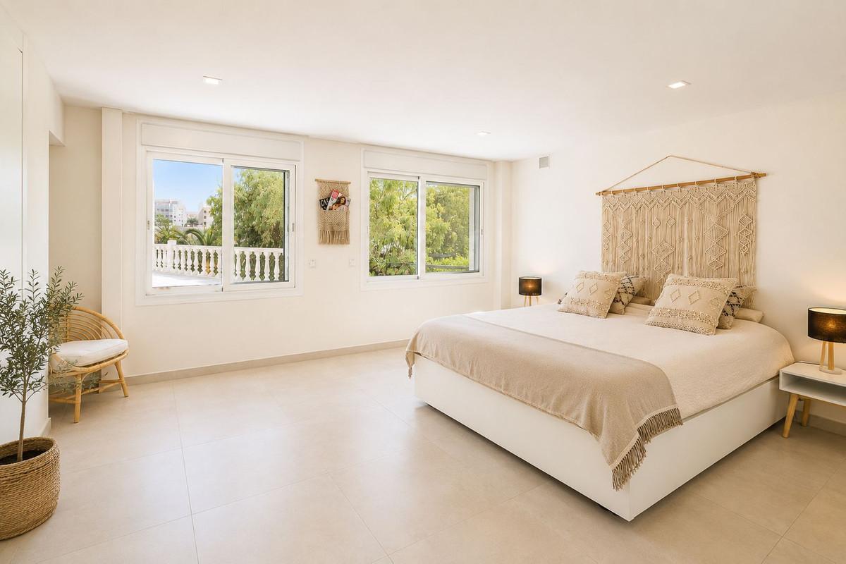Villa for Sale in Benalmádena