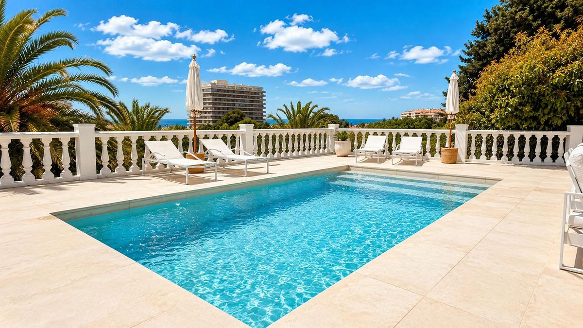 Villa for Sale in Benalmádena