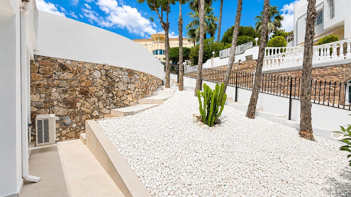 Villa for Sale in Benalmádena