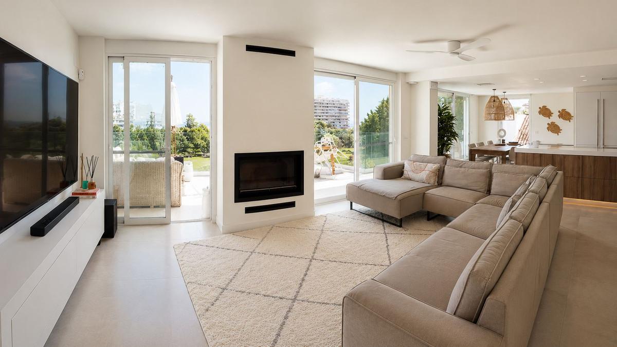 Villa for Sale in Benalmádena