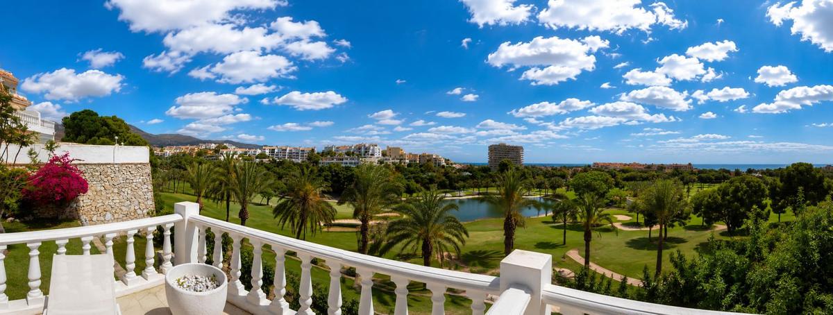 Villa for Sale in Benalmádena