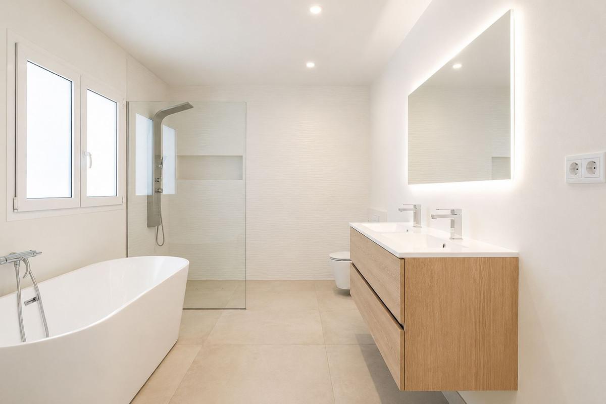 Villa for Sale in Benalmádena