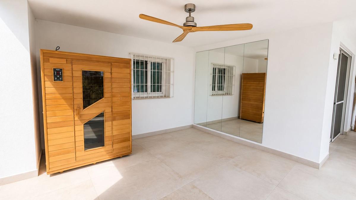 Villa for Sale in Benalmádena