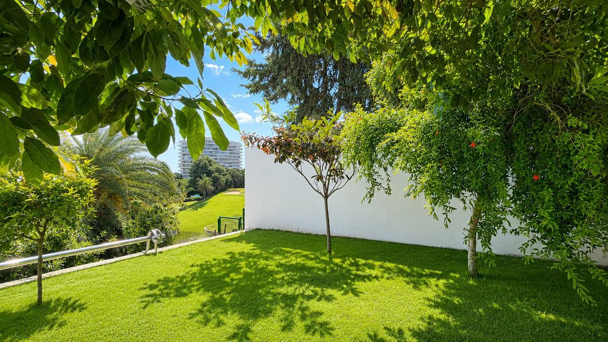 Villa for Sale in Benalmádena