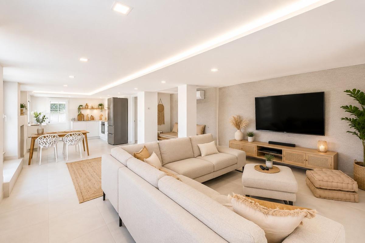 Villa for Sale in Benalmádena