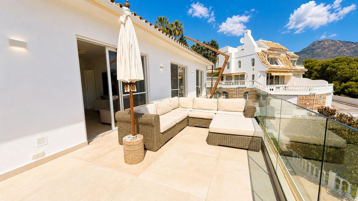 Villa for Sale in Benalmádena