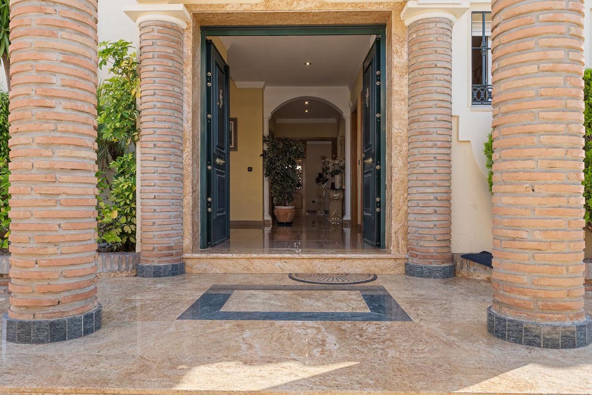 Villa for Sale in Benalmádena