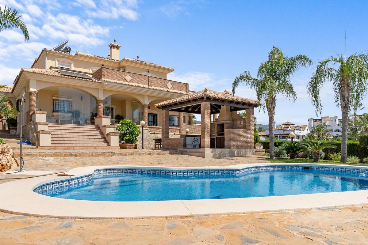 Villa for Sale in Benalmádena