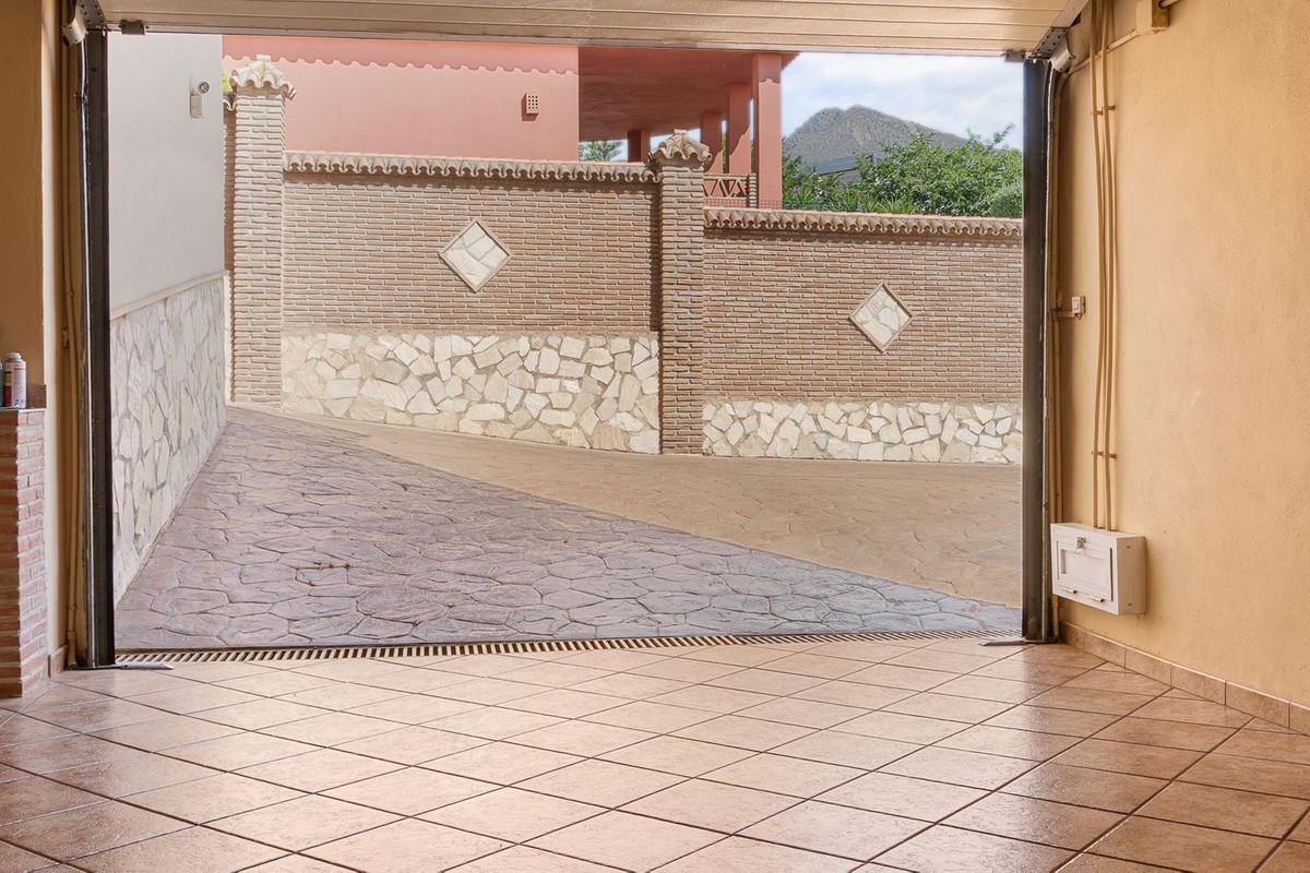Villa for Sale in Benalmádena
