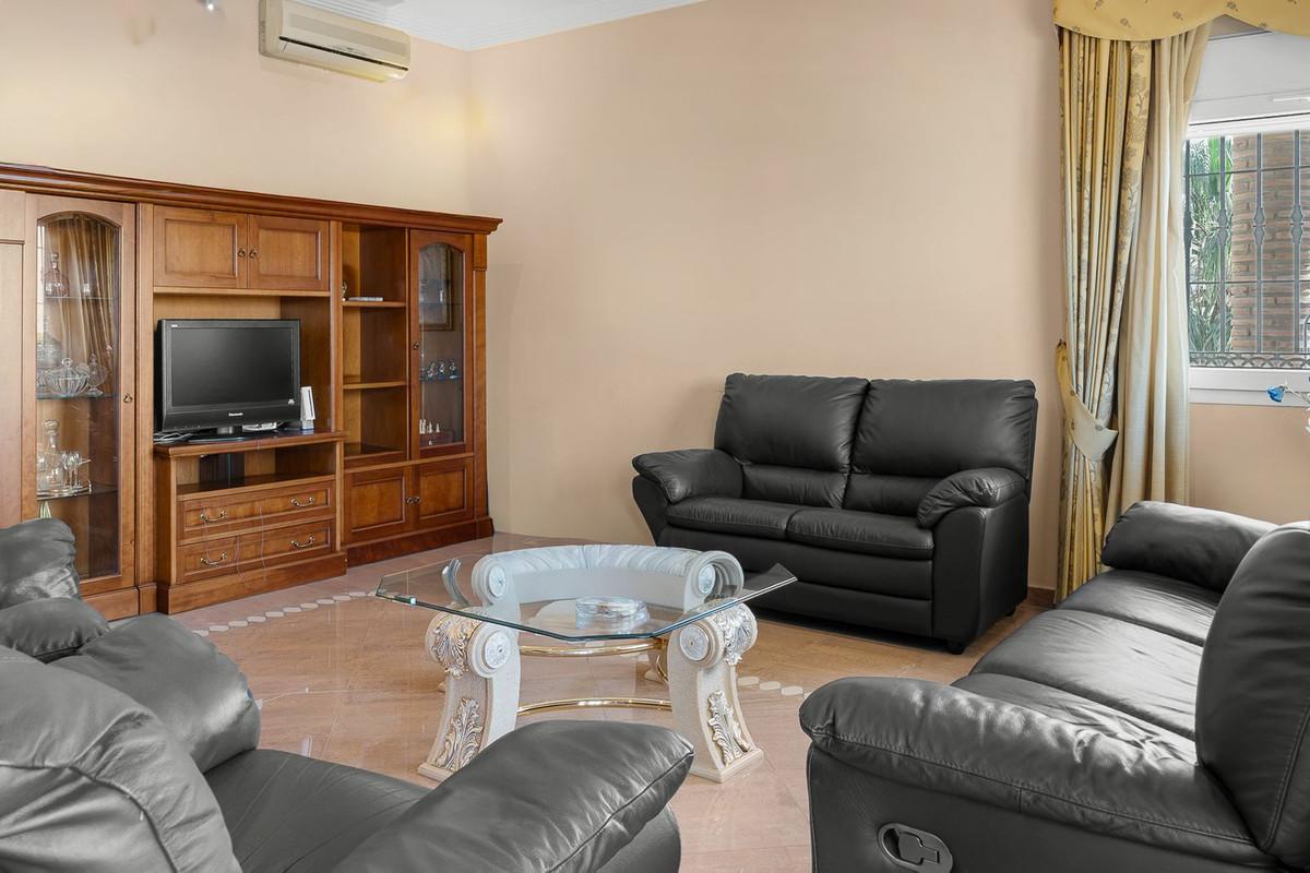 Villa for Sale in Benalmádena