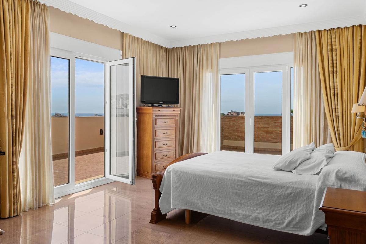 Villa for Sale in Benalmádena