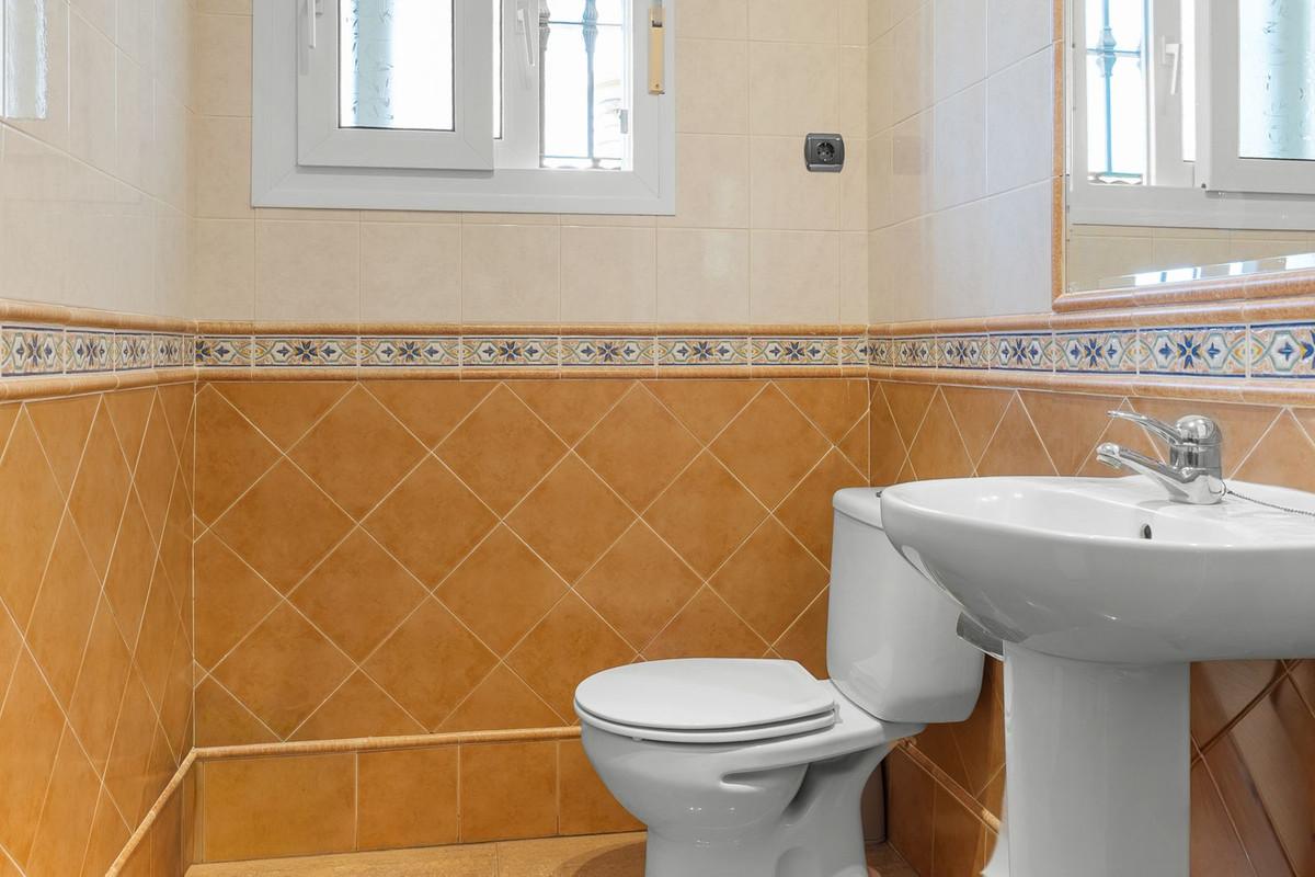 Villa for Sale in Benalmádena
