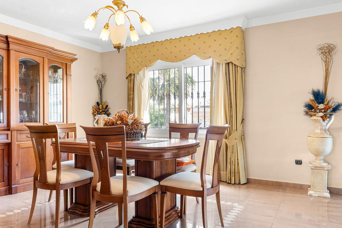 Villa for Sale in Benalmádena