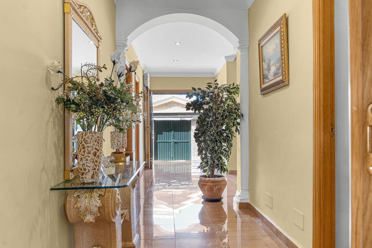 Villa for Sale in Benalmádena